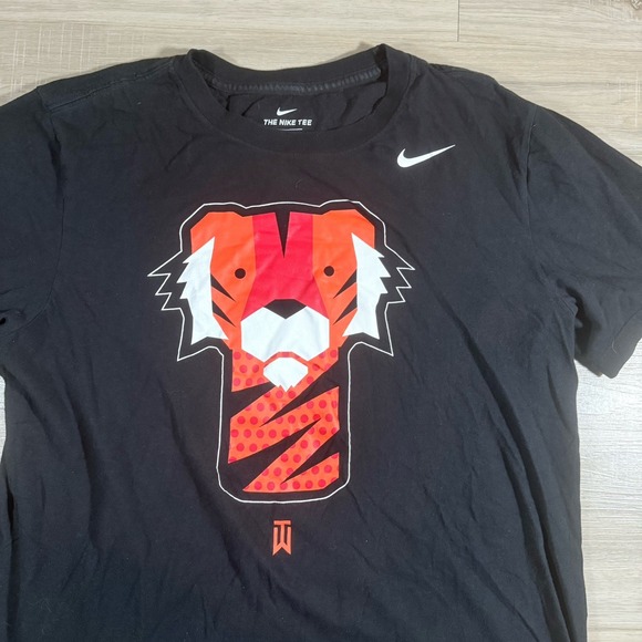 Nike Tiger Woods T Shirt Men's Size L The Nike Tee Athletic Cut Tiger Print - Picture 1 of 6